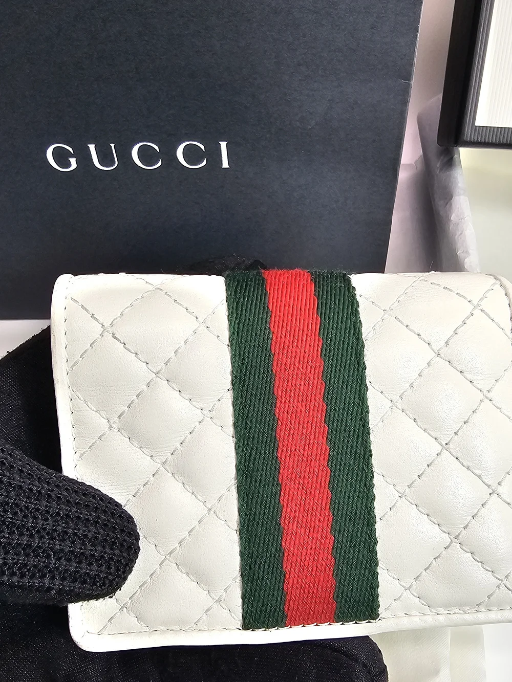 Gucci White Quilted Mini Wallet with Gold Accent - Picture 3 of 16
